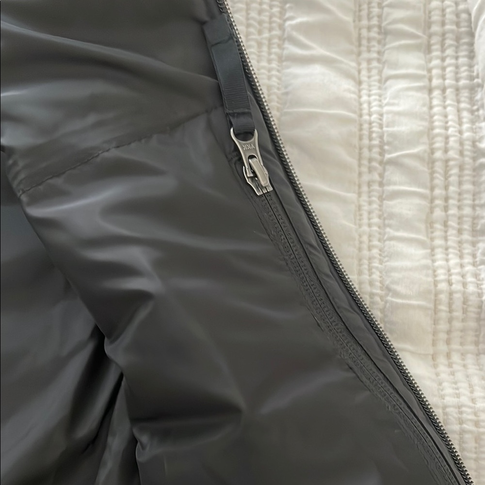Men's Duluth Black Puffer Vest-NWT - Picture 6 of 9